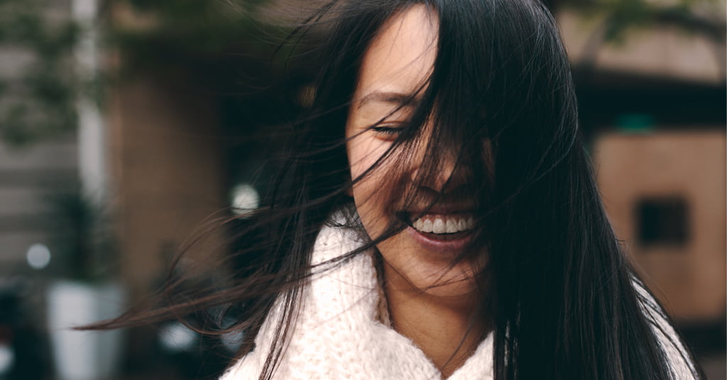 How Do You Lock Moisture In Your Hair In The Winter